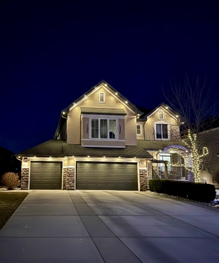 Integrated roofline and entrance lighting – Calgary